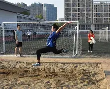 冲刺阶段体能课后，洛杉矶湖人强势反弹备战中超，更衣室稳定，心理建设被强调